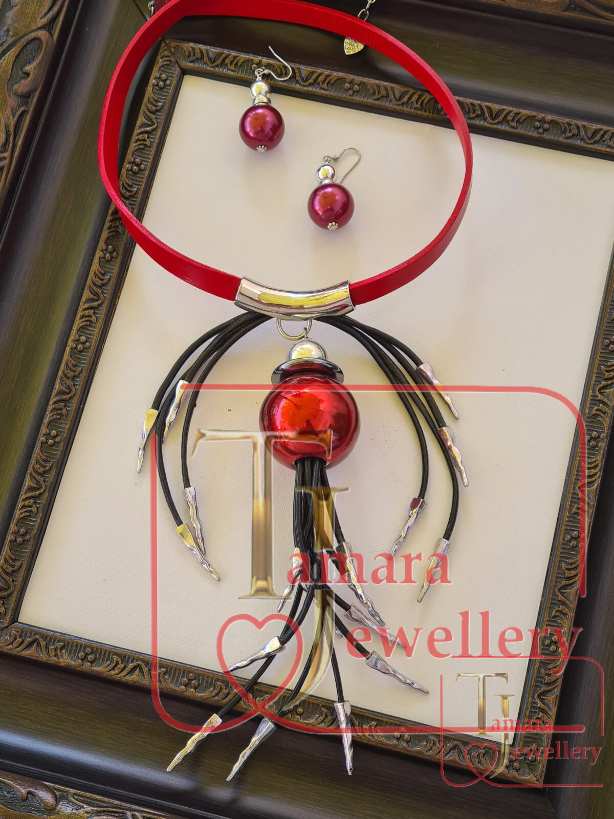 "Alien" necklace