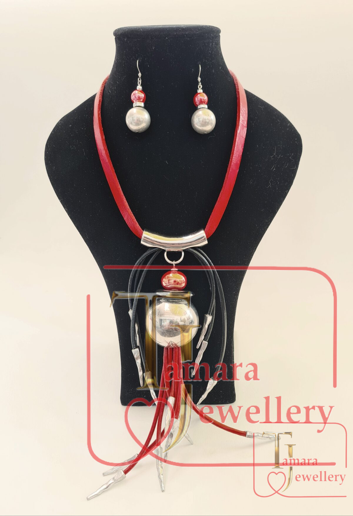"Alien" necklace