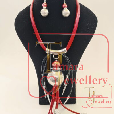 "Alien" necklace