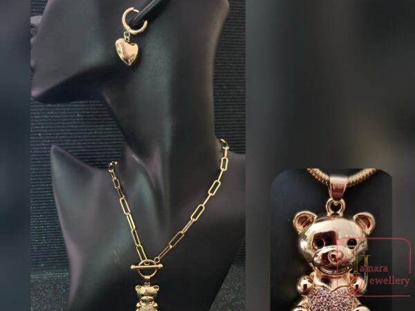 GridArt_20240421_155356956 Set of Teddy Love pendant and earrings.